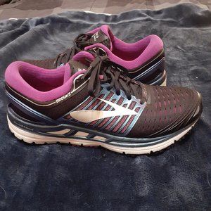 Women's Brooks tennis shoes - NWOT